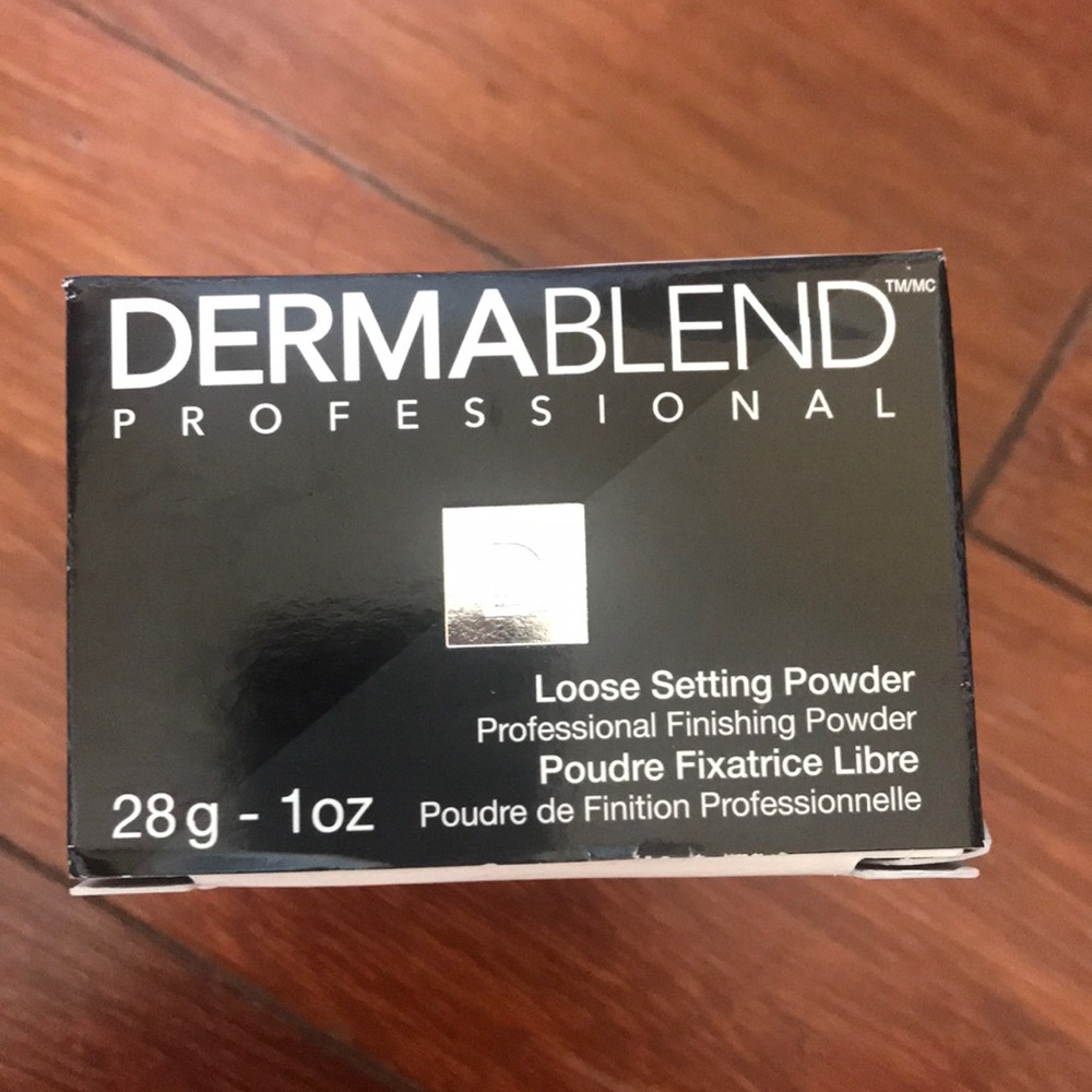 Brand new in box dermablend setting powder